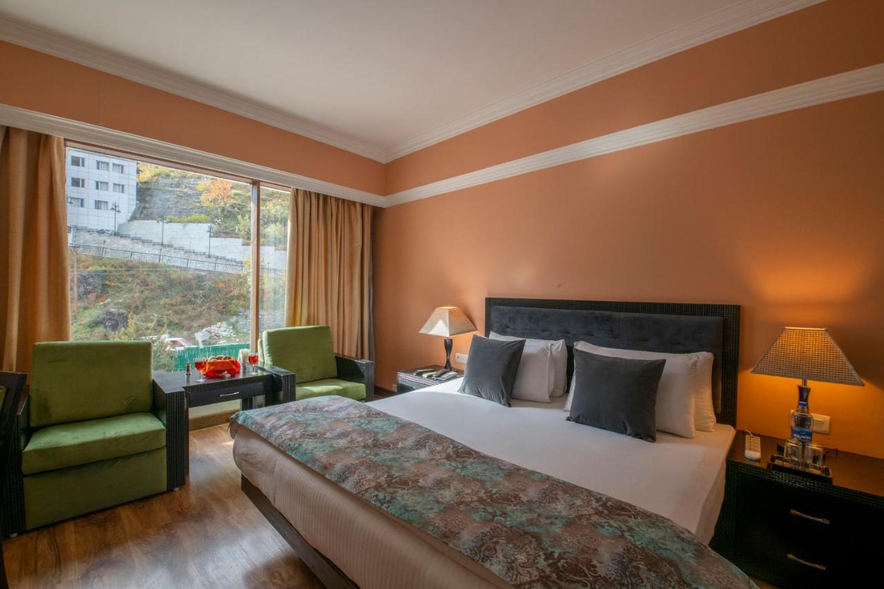 Mastiff Grand Manali Resort Eksteriør billede
